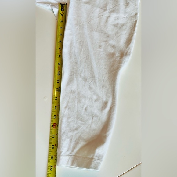Lululemon Athletica White Jogger Crop Size 8 for Effortless Comfort - Picture 7 of 9